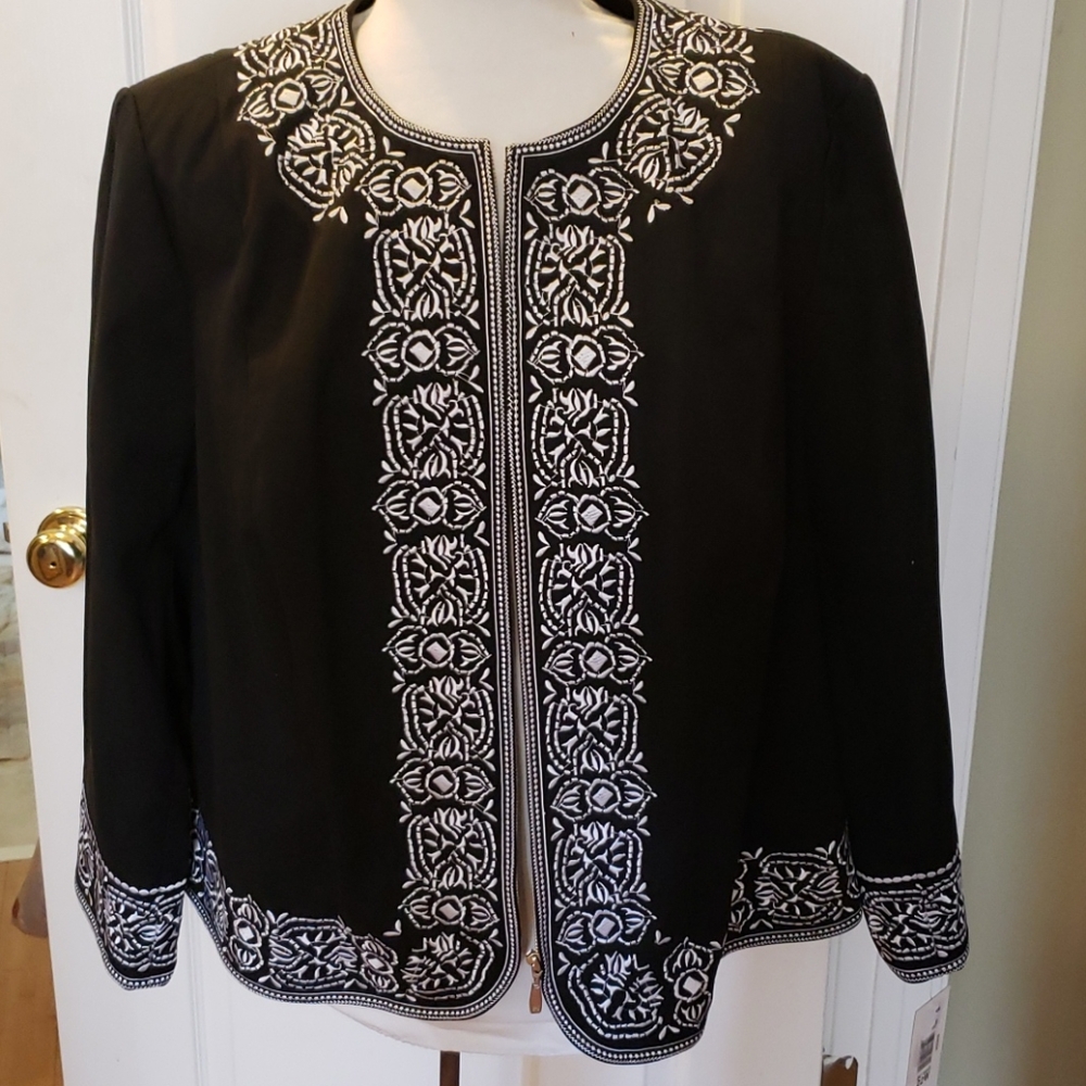 Peter Nygard zippered jacket black white